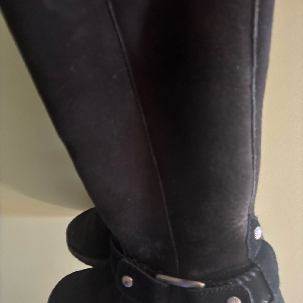 UGG Boots - Picture 2 of 7